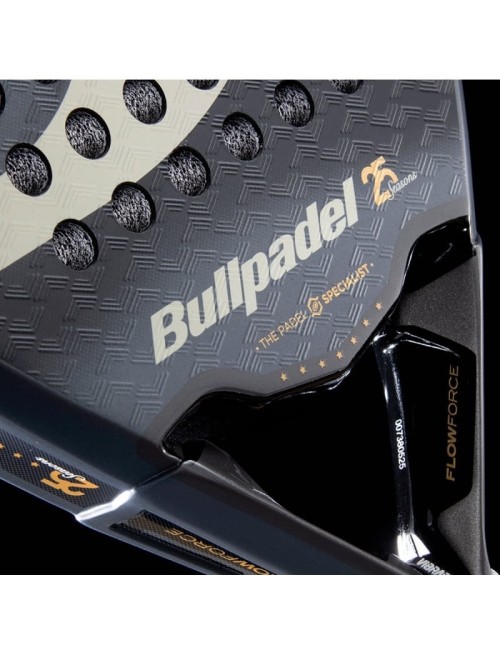 Pala de Pádel Bullpadel Flow Legend 2026 (Alejandra Salazar)/ Blanca y Negra
